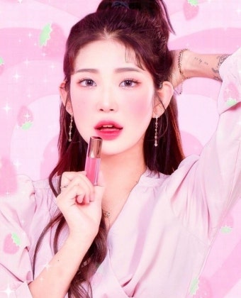 '최진실 딸' 최준희, 배우 데뷔 앞두고 미모 자랑…팔엔 '파격 타투'