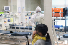 재택치료 환자 35만1695명…중환자실 가동률 30% 육박