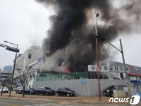 군포 당정동 유리 공장 화재…근로자 3명 중·경상