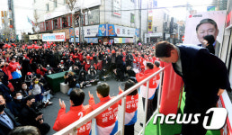 거제시민들에게 인사하는 윤석열