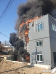 충북 옥천 건물 신축공사장서 불…인부 5명 긴급 대피
