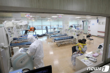 속쓰림·입마름…먹는 치료제 복용 일부 환자들, 부작용 호소