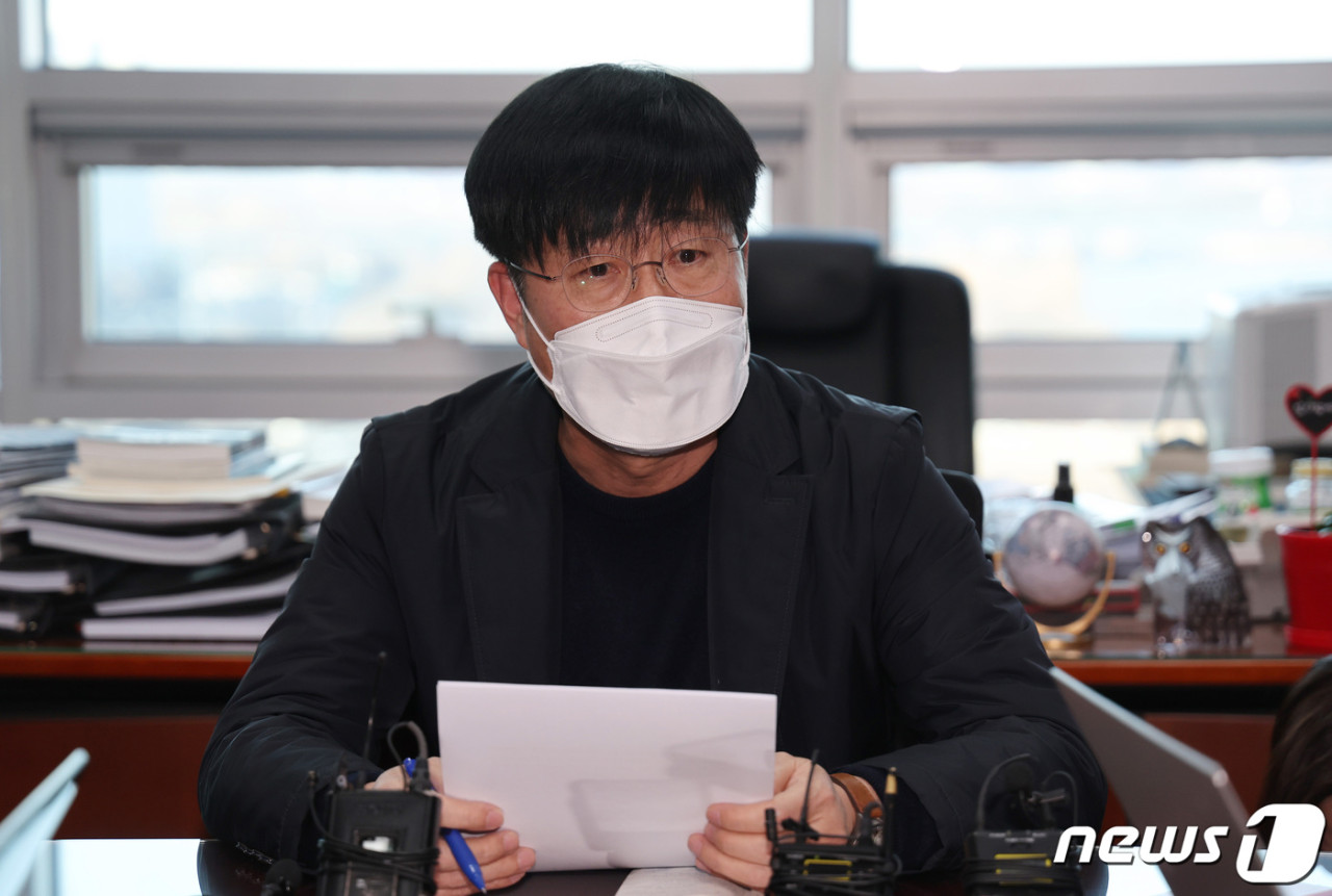 국민의힘, 이준석과의 단일화 제안에 대한 논란 속 선거법 위반 논의가 확산 중