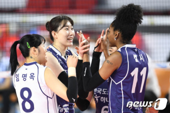 박정아와 켈시 맹활약 속에 도로공사 현대건설 리그 우승 저지