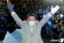 이재명 장인 고향 충주 찾아 이틀째 중원 표심 공략