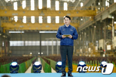 군산조선소 재가동 선언하는 한영석 현대중공업 대표이사