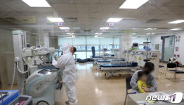 의료진 확진시 접종완료·무증상이면 3일 격리 후 근무 가능(상보)