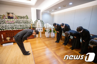 故 이어령 전 장관 유족 위로하는 이재명