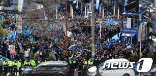 창원 상남분수광장 파란 물결