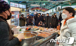 고창전통시장 방문한 안철수 후보