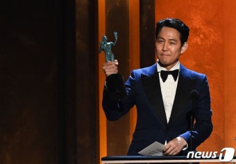 '오겜' 이정재, 美배우조합상 남우주연상 수상 