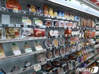 껑충 뛴 외식비·소줏값…혼밥·혼술족 급증