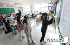 오미크론 확산세 속 초·중·고교 개학