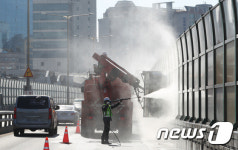 봄맞이 고가도로 대청소