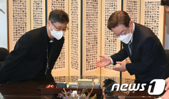 정순택 천주교 서울대교구장 예방하는 이재명 후보