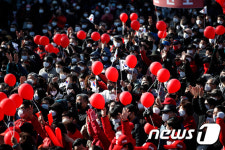 윤석열 후보에 지지 보내는 시민들