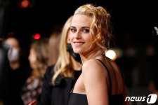 크리스틴 스튜어트, 시상식서 손가락 욕…"푸틴 꺼져" [N해외연예]