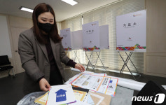 확진자 투표, 오후 7시30분 전에만 도착하면 OK…바구니 투표함 없어