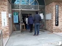 눈 뜨자마자 왔어요…대전 투표소 이른 아침부터 뜨거운 열기