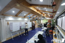 어린이집·주차장이 오늘은 투표소…이색 투표장 눈길