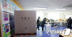 대선 투표장으로 변신한 초등학교 교실