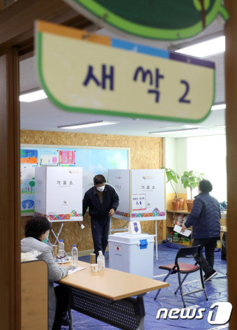 초등학교 교실에서도 대통령선거  투표