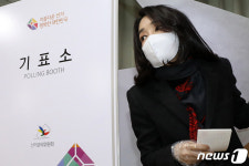 [단독] 김건희 미력하나마 남편 조력…사회 그늘에 관심 갖겠다