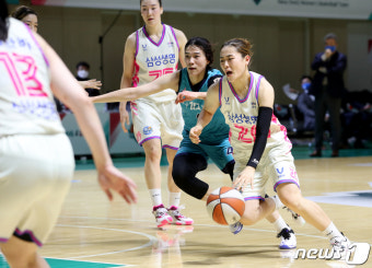 한 달 반 휴식기 가졌던 여자프로농구 정규리그 오늘 재개…순위 싸움 주목