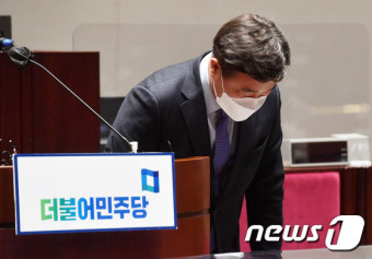 인사하는 윤호중