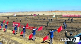 농사일 동원된 北 평원군 대암협동농장 일꾼들