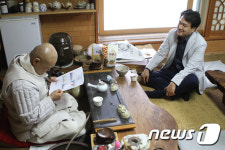 경기지사 출사표 안민석 의원, 불심잡기 위해 만의사 찾아