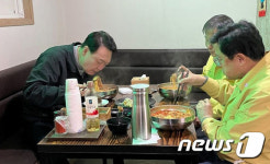 산불 이재민 돕고 돈쭐난 식당 찾은 尹