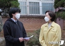 검사 받는 건 떨려요 학생 소감 듣는 유은혜