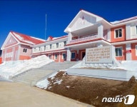 노동신문, 삼지연시에 세워진 학교 조명…정보화·현대화됐다