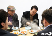 尹당선인 오늘도 점심 정치…국힘 지도부와 육개장·냉면·갈비로 당당회동