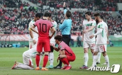 이란 '전반부터 침대축구'