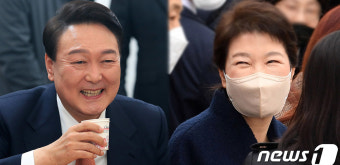 尹, 박근혜 만남 미뤄져…유영하 