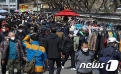 인파 가득한 황학동 벼룩시장