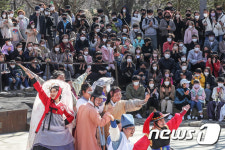 마당극 속으로