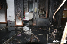 부산 사하구 당리동서 방화 추정 불…60대 여성 2도 화상