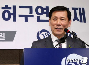 허구연 총재 '강정호 질문에 미소만'