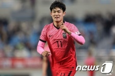 기뻐하는 강성진