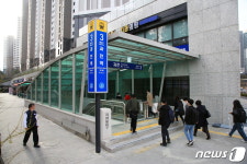 과천역 3번 출입구 개통…교통약자 편의 기대