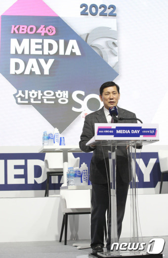 허구연 KBO 총재 '프로야구 시즌이 왔습니다'