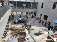 의정부시청 주차장서 관용차 인도로 추락…운전 주무관 부상