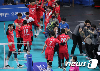 한국전력 '천적 우리카드 잡고 플레이오프 가자'