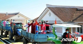 북한 삼지연시 중흥농장, 보답의 열기로 심장 불태워