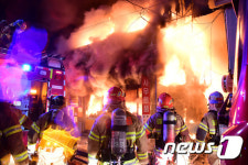 대구 봉덕신시장 화재, 치솟는 불길