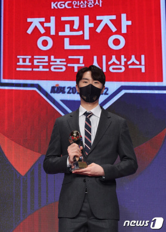이우석 '신인상의 영예'