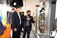 조인철 광주 문화경제부시장, 하남산단 노동자 작업복 세탁소 방문